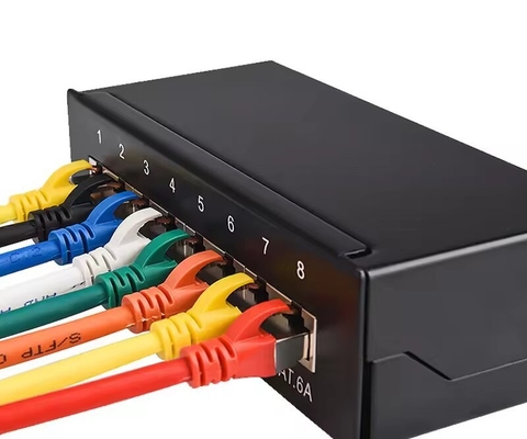 Le tableau de bord de l'appareil est équipé d'un panneau de réglage 8 PORT CAT5E CAT6 CAT6A SHIELDED 90° TOP ENTRY PUNCH FTP STP