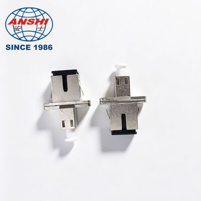 SC à LC Adaptateur hybride simple en fibre optique PC/APC, Flange métallique, mode unique / mode multi pour la corde à patch Pigtail
